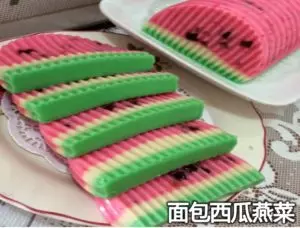 冰冰涼涼QQ的燕菜糕,新年做出來宴客,絕對大受歡迎!每一款都好漂亮,好好吃啊~