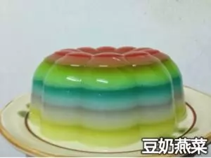 冰冰涼涼QQ的燕菜糕,新年做出來宴客,絕對大受歡迎!每一款都好漂亮,好好吃啊~