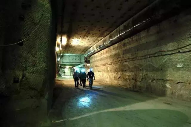 打錯一個洞,造出了一個鹹水湖、大瀑布和史上最大人造漩渦