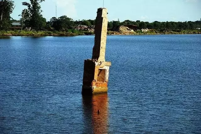 打錯一個洞,造出了一個鹹水湖、大瀑布和史上最大人造漩渦