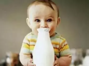 夫妻雙雙患上乳腺增生,只因這個習慣,千萬別在這么喝了!