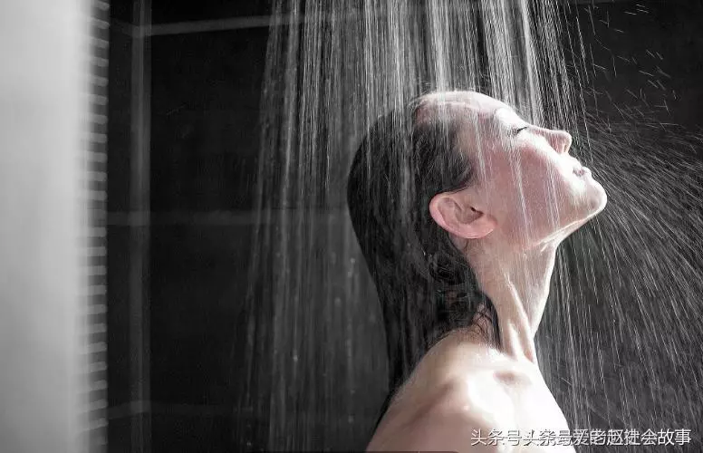 「邊洗澡邊尿尿」很不衛生?專家點破「驚人真相」呼籲大家一起便溺救地球!
