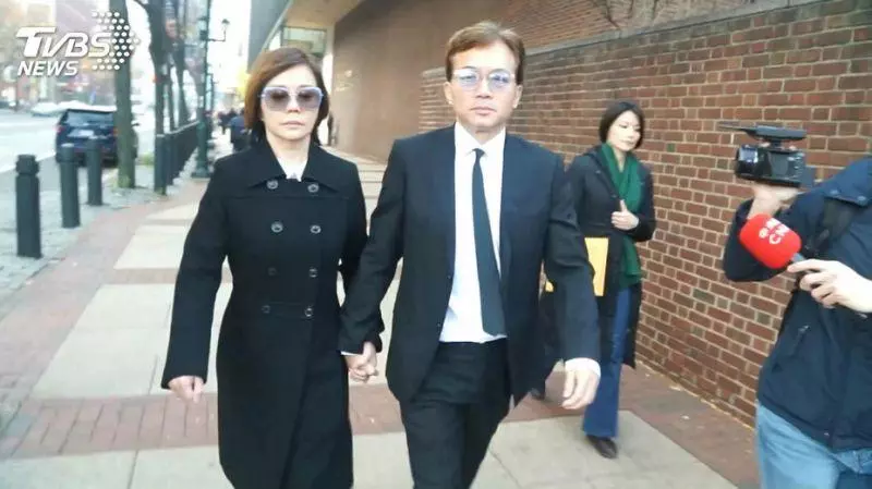孫安佐健身「緋聞女友貼身上」曖昧放閃 甜笑轉頭「正到連他都害羞」網讚:好登對