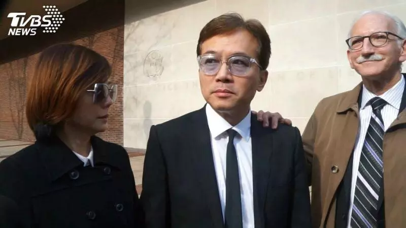 孫安佐健身「緋聞女友貼身上」曖昧放閃 甜笑轉頭「正到連他都害羞」網讚:好登對