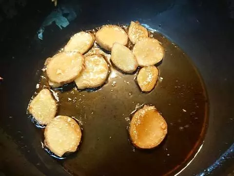 阿嬤的私房味麻油雞,飯店都不一定做得出來的好味道,鮮美好吃,強身健體!