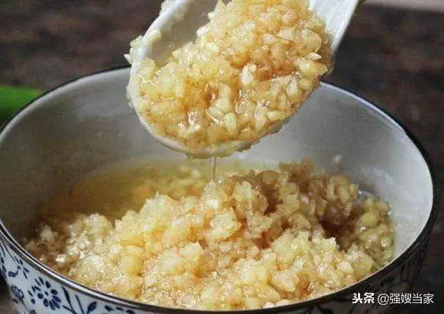 廚師長:為什麼飯店的蒜蓉醬那麼香?掌握這些技巧,一樣蒜香撲鼻