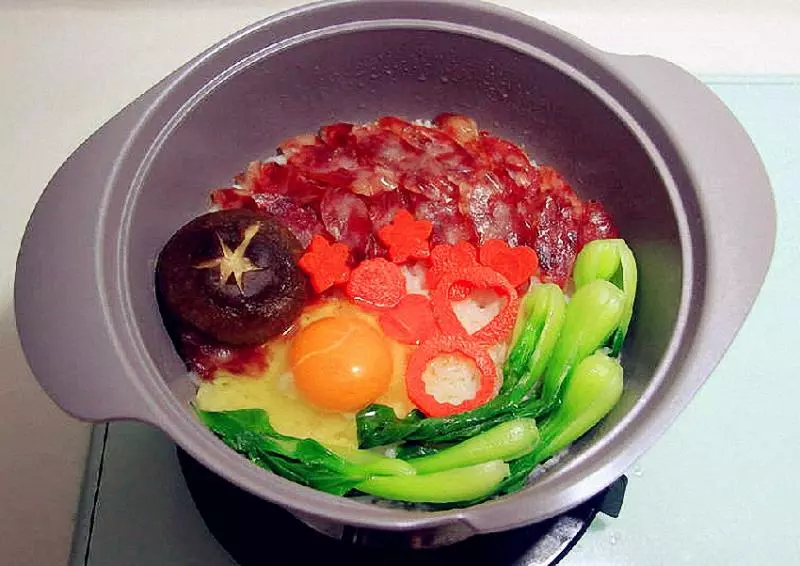 手把手教你如何在家做出正宗廣式臘腸煲仔飯帶鍋巴那種才好吃