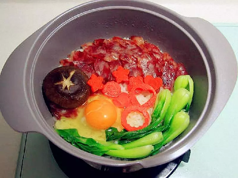 手把手教你如何在家做出正宗廣式臘腸煲仔飯帶鍋巴那種才好吃