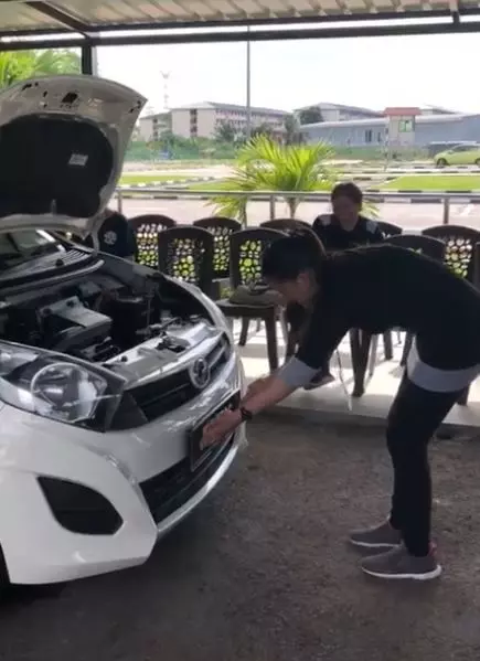 【內附視頻!】大馬「考車姐」考車考到「飆高音」還越喊越HIGH!笑到網友倒地!