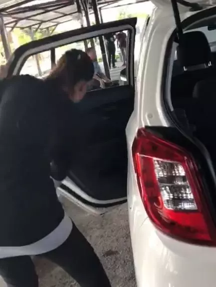 【內附視頻!】大馬「考車姐」考車考到「飆高音」還越喊越HIGH!笑到網友倒地!