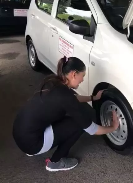 【內附視頻!】大馬「考車姐」考車考到「飆高音」還越喊越HIGH!笑到網友倒地!