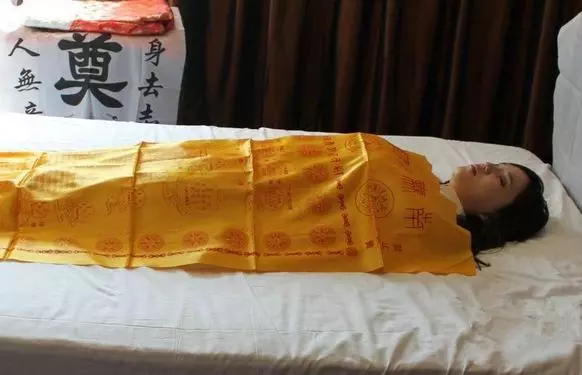 千萬別觸摸剛去世親人的身體 !絕不是迷信,事實勝於雄辯,不可以不看!