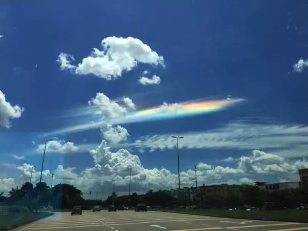 【你們看到了嗎?】元旦天空驚現「七彩祥雲」!風水大師:是吉祥之兆!