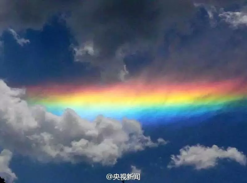 【你們看到了嗎?】元旦天空驚現「七彩祥雲」!風水大師:是吉祥之兆!
