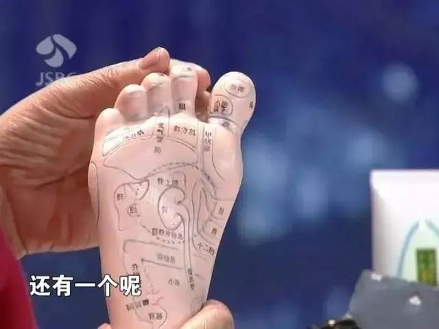 長期高血壓,這個地方就長繭!每天刮5分鐘,血壓降下來