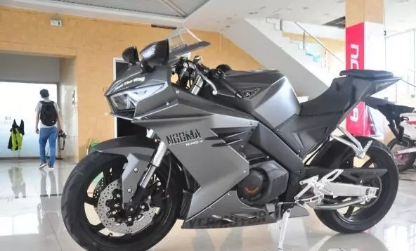 2.58萬元國產跑車新秀刀風400,不僅顏值高,而且實力更強!
