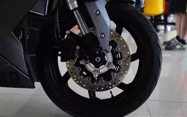 2.58萬元國產跑車新秀刀風400,不僅顏值高,而且實力更強!