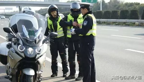 你的摩托車能不能上高速,就看是否滿足幾個條件!