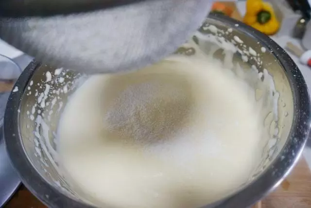 電飯鍋蒸蛋糕,簡單省事,蓬鬆好吃,多吃也不上火