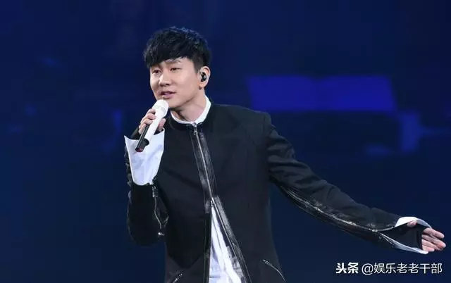 林俊傑曬新年新髮型,卻遭粉絲調侃:劉海掀起來