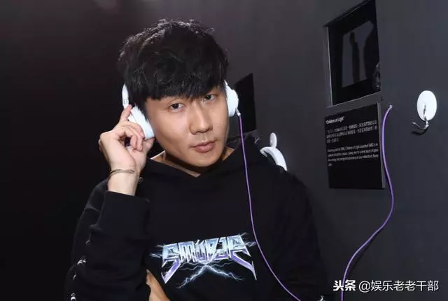 林俊傑曬新年新髮型,卻遭粉絲調侃:劉海掀起來