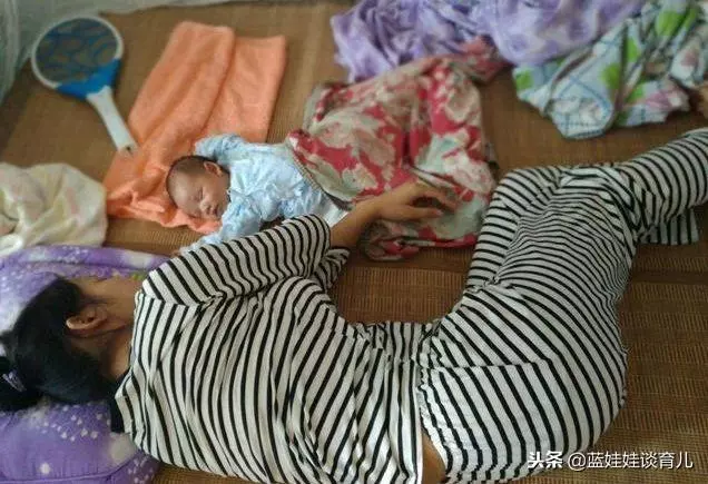 寶媽生完寶寶剛一周,卻總說想睡覺,婆婆掀開被子一瞧,瞬間蒙住