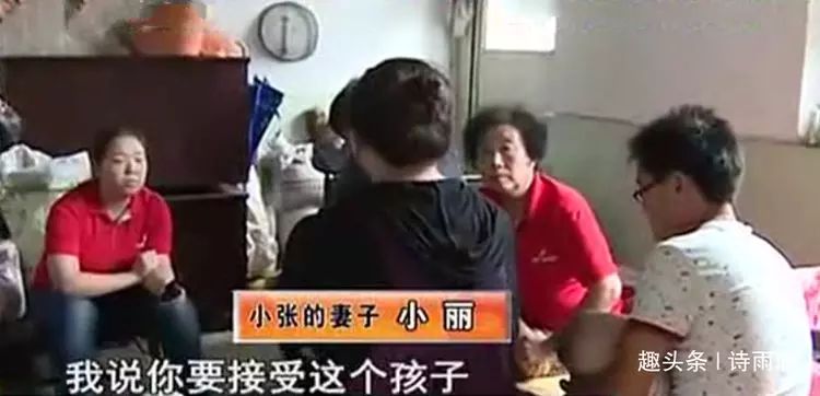 丈夫在家照顧孩子,妻子外出打工,一年後卻帶回個男人和私生女