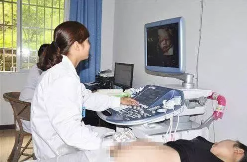 未婚先孕,婆家彩禮由二十萬變成一萬,領證當天女孩扭頭離開