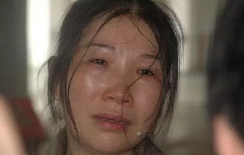未婚先孕,婆家彩禮由二十萬變成一萬,領證當天女孩扭頭離開