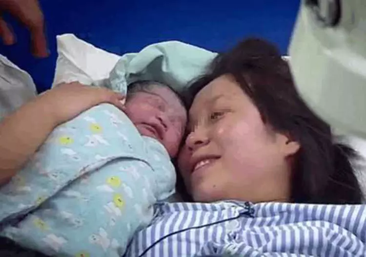 老公帶懷孕小三回家,婆婆說誰生兒子誰留下,孩子生下,婆婆氣壞