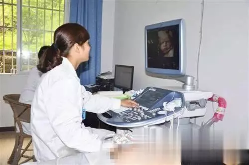 未婚先孕,婆家彩禮由二十萬變成一萬,領證當天女孩扭頭離開