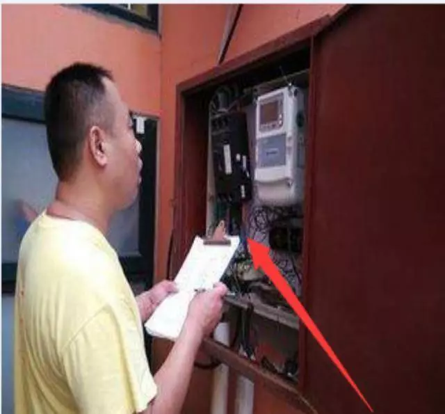 以前的電費都白交了......老電工教你「這樣」做,一月能省大半電費!