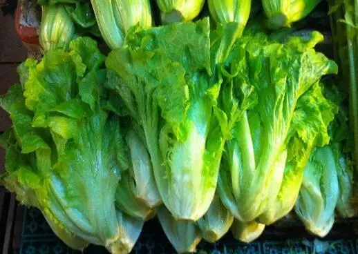 「大頸泡」都是自己吃出來的,這7種食物別再吃了,不然越吃脖子越腫