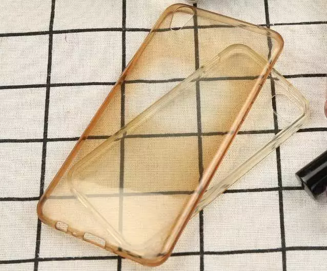 手機殼用久了「發黃」?先別扔,水裡泡一下,輕鬆變「新殼」!