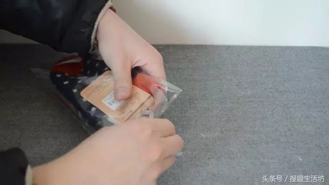 原來襪子上的掛鉤還有這個妙用,看到的人沒有一個不夸好的