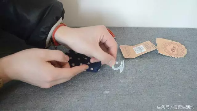 原來襪子上的掛鉤還有這個妙用,看到的人沒有一個不夸好的