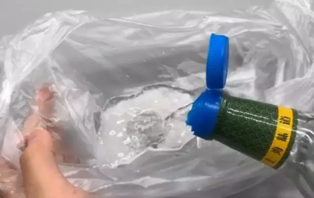 衛生間里放一把食鹽太棒了,一年能省下一筆錢,早點知道就好了