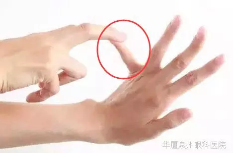 目油流不停,看東西好模糊!「按按手指按按臉」不用花錢也能改善老花眼!