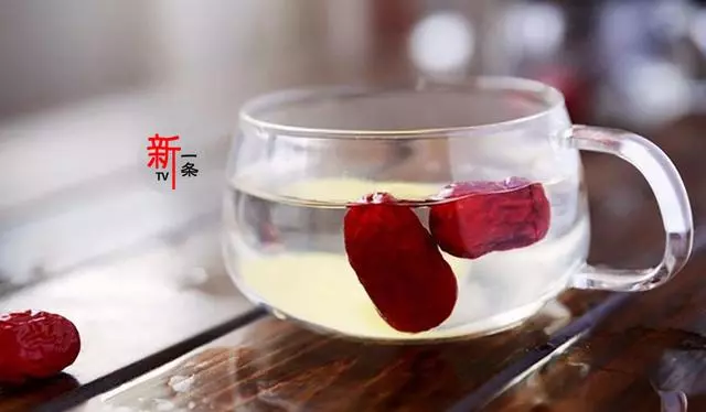 濕氣重,水腫肥胖!紅棗和它一起泡,每天一杯,一個月排凈體內濕毒,臉色更紅潤,體重也減輕了!
