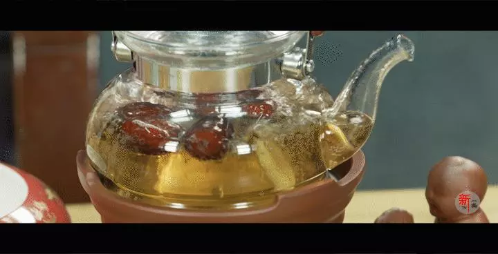 濕氣重,水腫肥胖!紅棗和它一起泡,每天一杯,一個月排凈體內濕毒,臉色更紅潤,體重也減輕了!