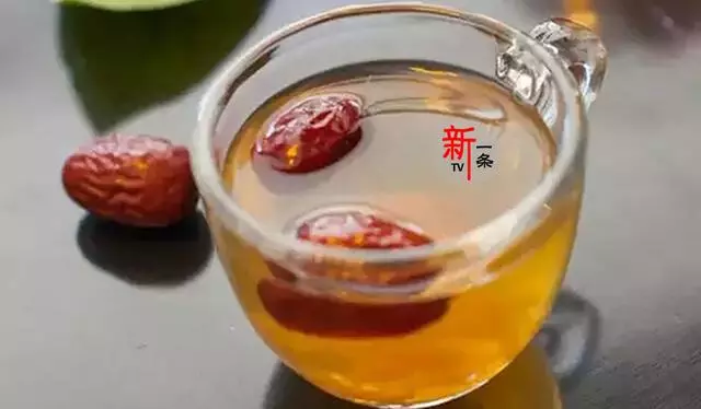 濕氣重,水腫肥胖!紅棗和它一起泡,每天一杯,一個月排凈體內濕毒,臉色更紅潤,體重也減輕了!