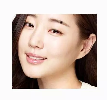 女人臉上的七顆幸運痣