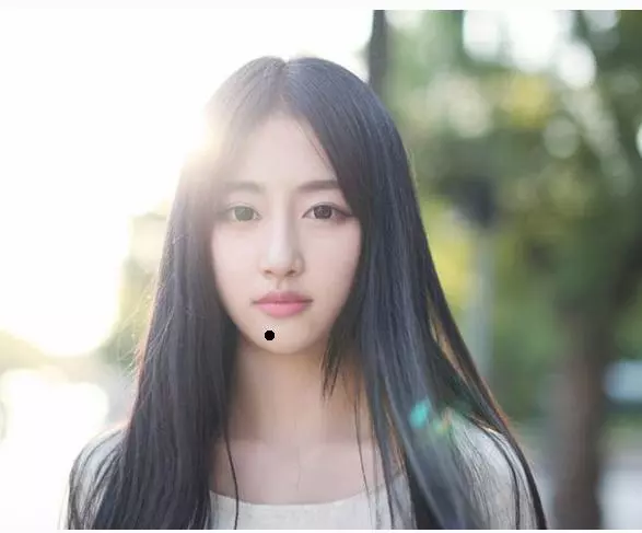 女人臉上的七顆幸運痣