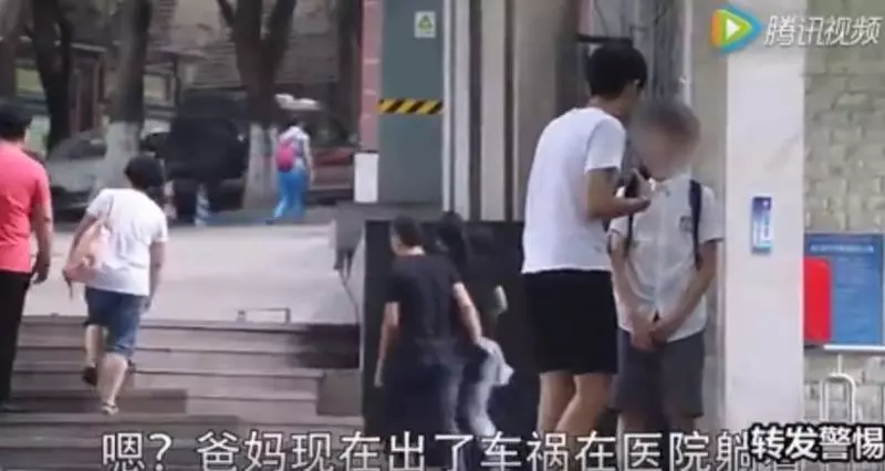 陌生男子「假冒父母」來接小孩放學,沒想到孩子被帶走後「家長竟然...」網友全嚇壞!