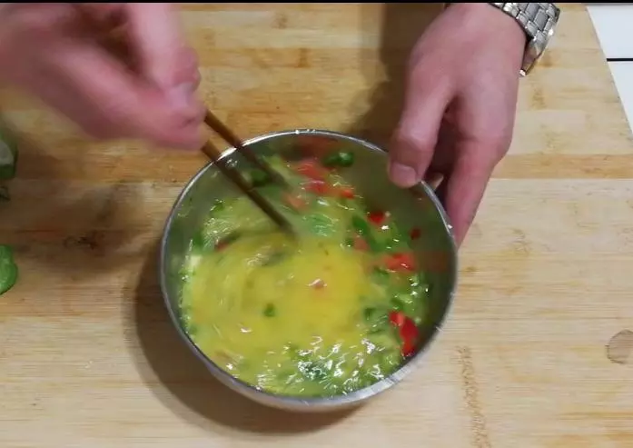 退休酒店大廚教你一個雞蛋新吃法,上桌一分鐘不到就被搶光