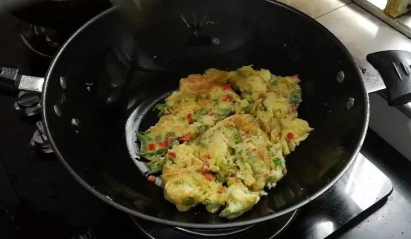 退休酒店大廚教你一個雞蛋新吃法,上桌一分鐘不到就被搶光