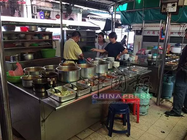 吉隆坡:著名餐廳4碗咖喱魚頭,要價600令吉!店員解釋讓人無奈 !