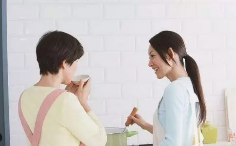妹妹嫁人,哥哥打算給兩萬,手機螢幕一亮,他狠心離婚