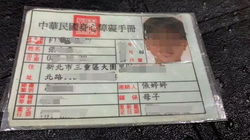 不滿被罵人X!法拉利姐首度「公開親生兒子」證明女人身 拿身心手冊回擊:放我一條生路...