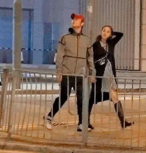 陳凱琳挺大肚現身活動,如今肚子已經大成這樣,網友:快生了吧?